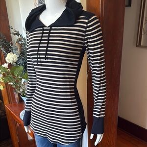 NWT Eddie Bauer size small Striped navy and gray light Hoodie Top